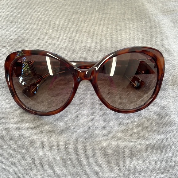Michael Kors tortoise shell sunglasses. Like new condition. Wore for 1 summer - Picture 2 of 6